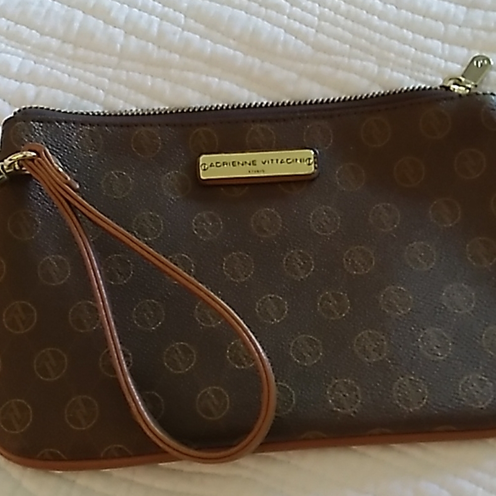 Wristlet purse... barely used!
